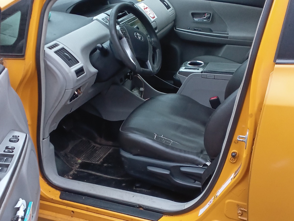 2015 Toyota Prius V Image 5